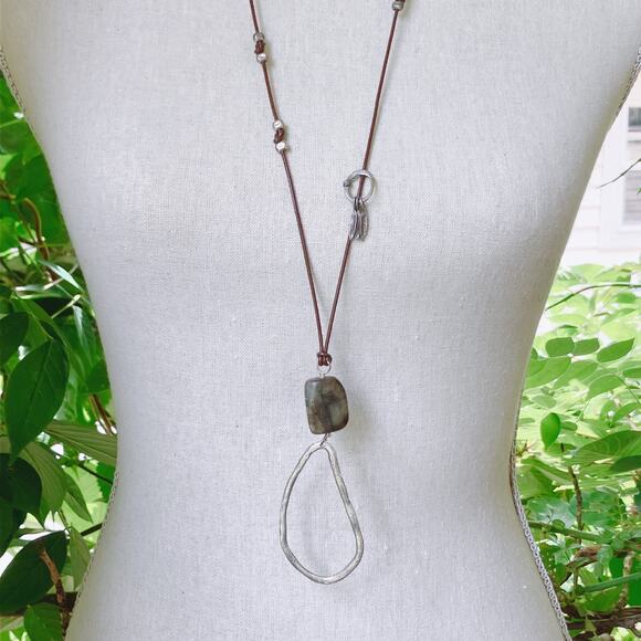 Silpada N1940 Signed 925 Labradorite Leather Necklace Boho Pendant - Picture 11 of 11